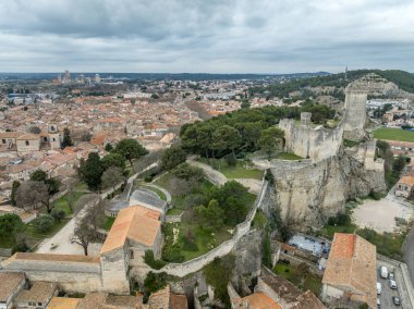 Harap Güzeller Kalesi 'nin ve Fransa' nın dramatik günbatımı gökyüzünün Havadan görünüşü