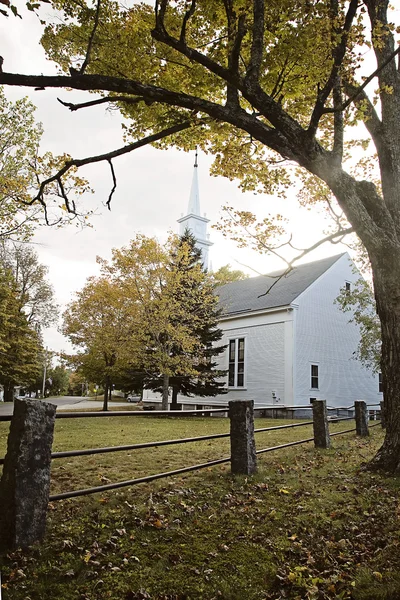 Pequeña casa de la iglesia blanca — Foto de Stock