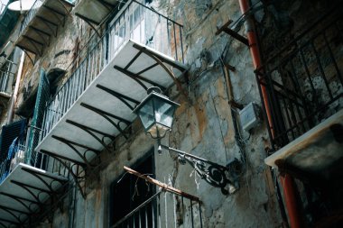 Binanın ön cephesi, Palermo 'nun merkezi. Sicilya, İtalya