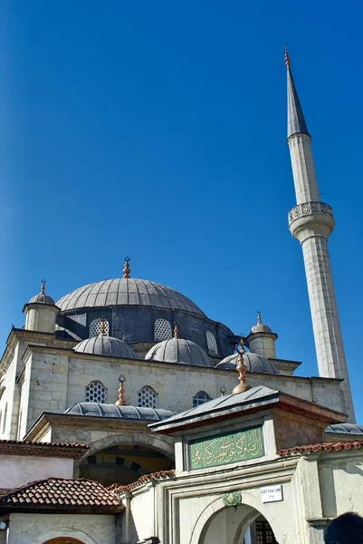 Сафранболу. Мечеть Іззет Паша датується 18 століттям. Читайте з зеленого входу: "Виконання молитов є обов'язком для віруючих у визначений час". UNESCO World Heritage Site Туреччина. — стокове фото