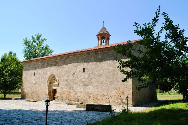 L'entrée de l'église de Kish remonte au Ve siècle. Journée ensoleillée. Kisi Sheki Azerbaïdjan. — Photo