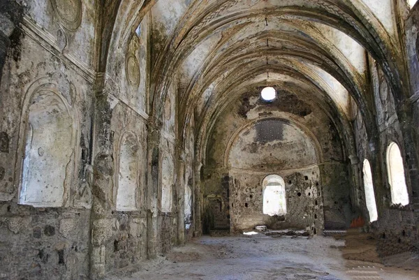Terk edilmiş kilise, Kayakoy 'daki Yüksek Kilise, 17. yüzyıldan Karmylassos, Fethiye, Türkiye