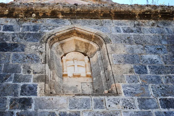 Croce bizantina della chiesa alta sulla parete, chiesa abbandonata in Kayakoy, Karmylassos, dal XVII secolo, Fethiye, Turchia — Foto Stock