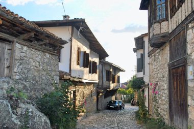 Tarihi Osmanlı evleriyle dolu eski bir cadde. Safranbolu hindi. UNESCO Dünya Mirası.