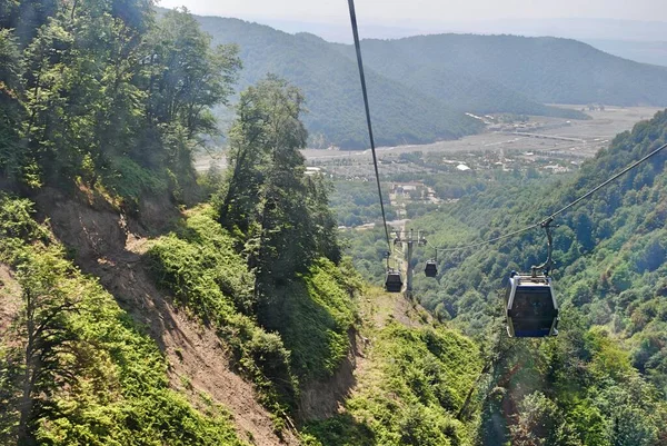 Azerbaycan 'da teleferiği olan Tufandag dağ kayak merkezi..