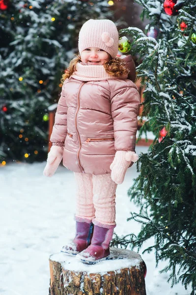 Christmas Outdoor Portrait Happy Toddler Baby Girl Playing Snowy Winter — Stock Photo, Image