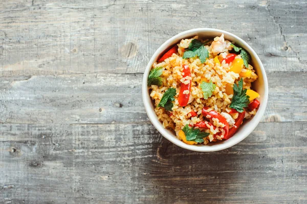 Hälsosam Kost Vegetarisk Lunch Med Bulgur Paprika Persilja Lök Och — Stockfoto