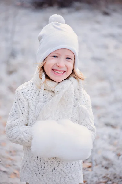 Cute happy child girl walking in snowy winter forest — Stock Photo, Image