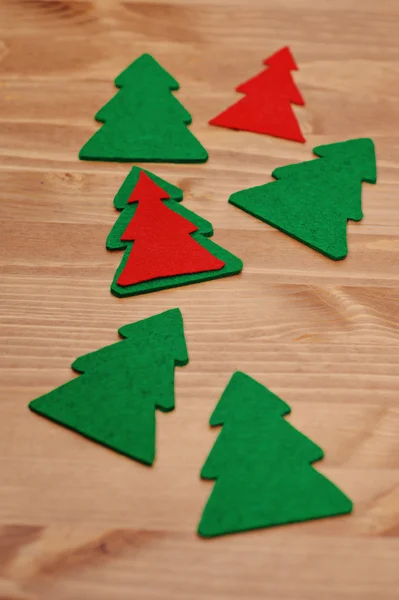 Decorações de Natal feltro na mesa de madeira — Fotografia de Stock