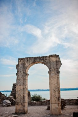 Garda Gölü, İtalya Sirmione'da Catullus mağaralar