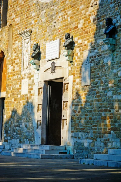 TRIESTE, ITALIA - 20 LUGLIO 2013: Dettaglio basilica di San Giusto — Foto Stock