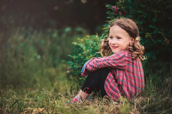 Šťastné dítě dívka — Stock fotografie