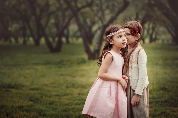 Dos niñas lindas — Foto de Stock