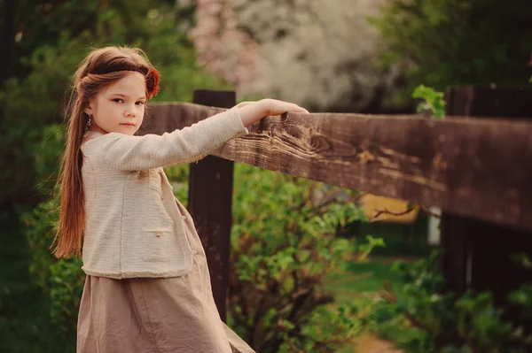 Linda niña romántica — Foto de Stock