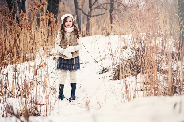 Child girl on winter walk — Stock Photo, Image