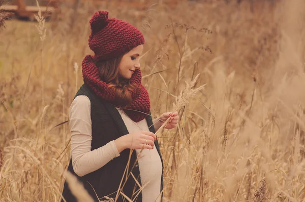 Happy beautiful pregnant woman on cozy outdoor walk — Stock Photo, Image