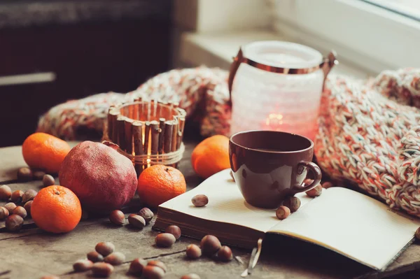 Cozy winter morning at home with fruits, nuts and modern glass, selective focus, vintage toned — Zdjęcie stockowe