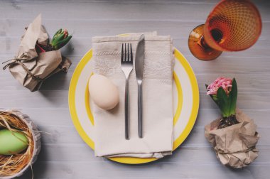 Paskalya evde tatil akşam yemeği.