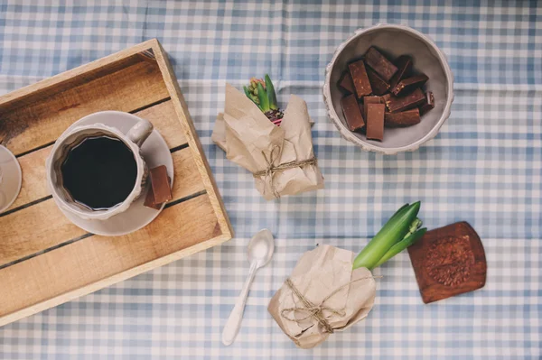 Café, chocolate y flores de jacinto . —  Fotos de Stock