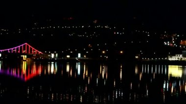 Gece şehir ışıkları Nehri