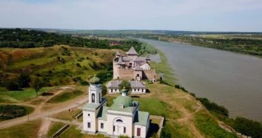Alexander Nevsky Kilisesi Ukrayna 'daki Khotyn Kalesinin yanında.