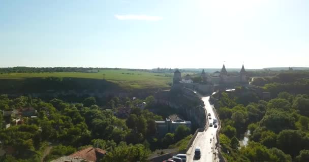 Widok z lotu ptaka Kamianets-Podilskyi Stary zamek w zachodniej Ukrainie. — Wideo stockowe