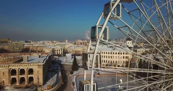 Kyiv Podil Ferris Wheel no inverno. Praça dos Contratos, Kiev, Ucrânia — Vídeo de Stock