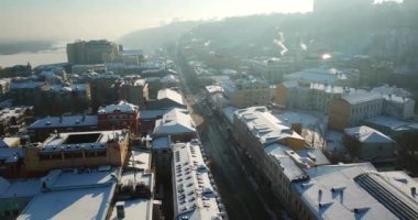 Podil 'in hava aracı görüntüsü, Kyiv' in kışın tarihi merkeziydi..