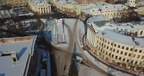 Drone vista da Praça dos Contratos no Inverno, Universidade Nacional Kyiv mohyla Academy. Kiev, Ucrânia — Vídeo de Stock