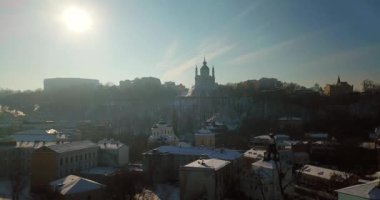 Podil 'in hava aracı görüntüsü, Kyiv' in kışın tarihi merkeziydi..