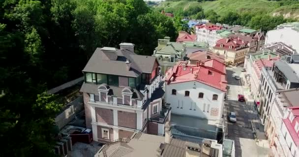 Imágenes aéreas de drones del distrito de Vozdvizhenka en la parte histórica de la ciudad de Kiev. — Vídeos de Stock