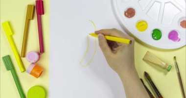 Muz eskizi gerçek bir meyve olur. Sanat ve yaratıcı kavram stop motion