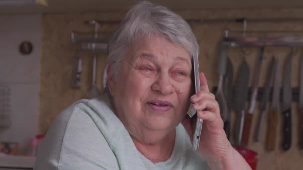 Close-up portrait of happy Elderly woman talking on a smartphone — Stock Video