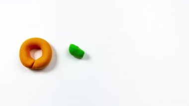 Plasticine stop motion animasyonu Aç sözcüğünü yaratıyor