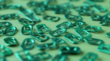 Yeşil metal kutu çekme halkası. Geri dönüşüm kavramı