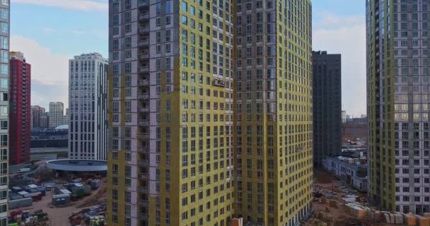 Vista aérea de aislamiento de la fachada de rascacielos Mineral Rock Wool. — Vídeos de Stock