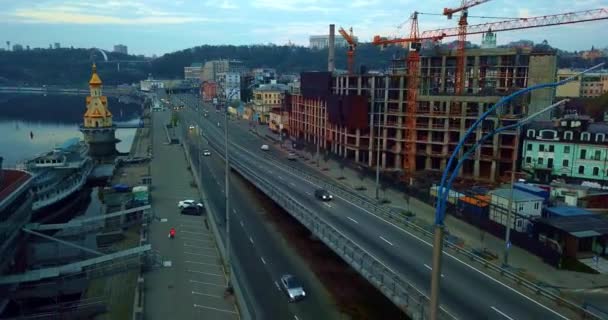 Widok z lotu ptaka Powiatu Podil jest historycznym centrum Kijowa na rano — Wideo stockowe