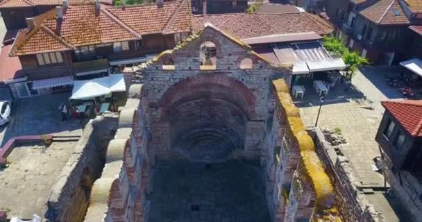 Ruines de l'église byzantine Sainte-Sophie dans la vieille ville de Nesebar — Video