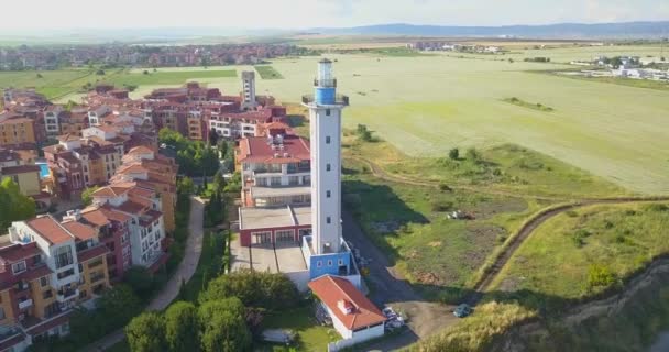 Luchtdrone Uitzicht op de vuurtoren. Aheloy, Bulgarije — Stockvideo