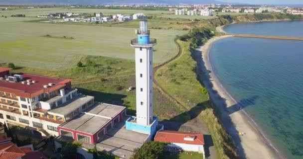 Drone aérien Vue tournante sur le phare. Aheloy, Bulgarie — Video