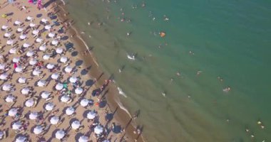 Yaz plajının hava aracı görüntüsü