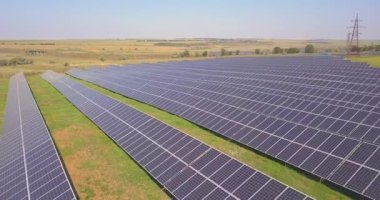 Güneş enerjisi santrali. Güneş çiftliği.