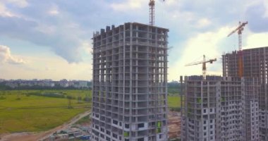 İnşaat halindeki yüksek binalar.