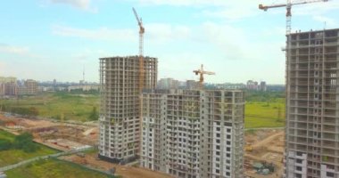 İnşaat halindeki yüksek binalar.