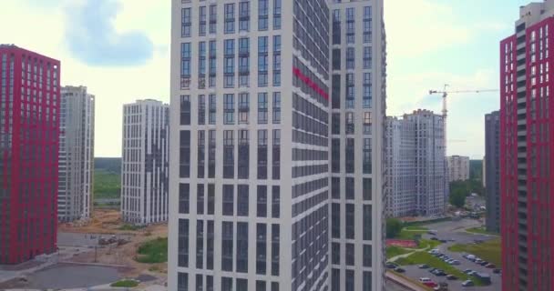 Vista aérea del nuevo complejo residencial moderno de gran altura — Vídeos de Stock