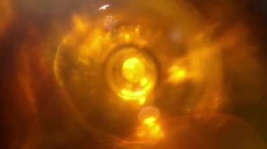 Altın kahverengimsi soyut çarpık arkaplan, cam zemin