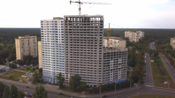 Bâtiment de construction à la périphérie de kiev — Video