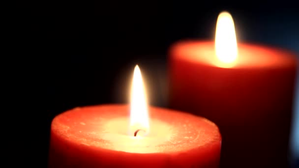 Dos velas rojas, romántico — Vídeos de Stock