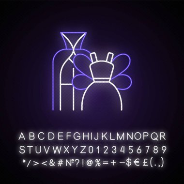 Tema partisi neon ışıklı ikonu. Vampir, sihirbaz, çocuklar için peri kostümleri. Çocuk gibi giyinmek. Dış ışıltı etkisi. Alfabe, sayılar ve sembollerle imzala. Vektör izole edilmiş RGB renk çizimi