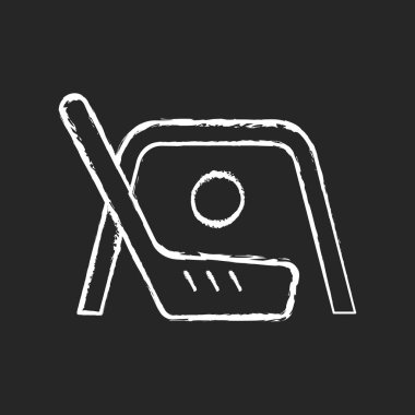 Koyu arkaplanda yer hokeyi tebeşiri beyaz simgesi. Sokak hokeyi. Kapalı alanda, açık havada. Puck 'ı rakip ağa fırlatıyor. Buz olmayan yüzeyde oynuyoruz. Siyah üzerine izole edilmiş vektör çizimi